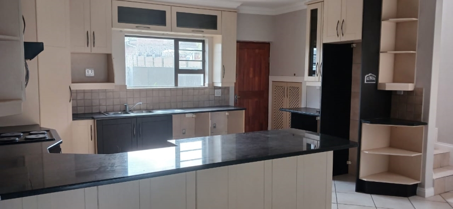 3 Bedroom Property for Sale in Wavecrest Eastern Cape